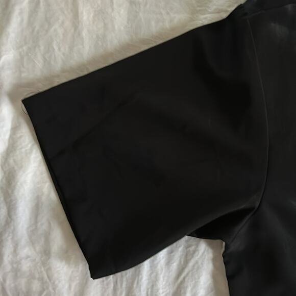 No Boundaries men’s size medium button down, short sleeve shirt. Dogs and Hogs - Picture 4 of 8